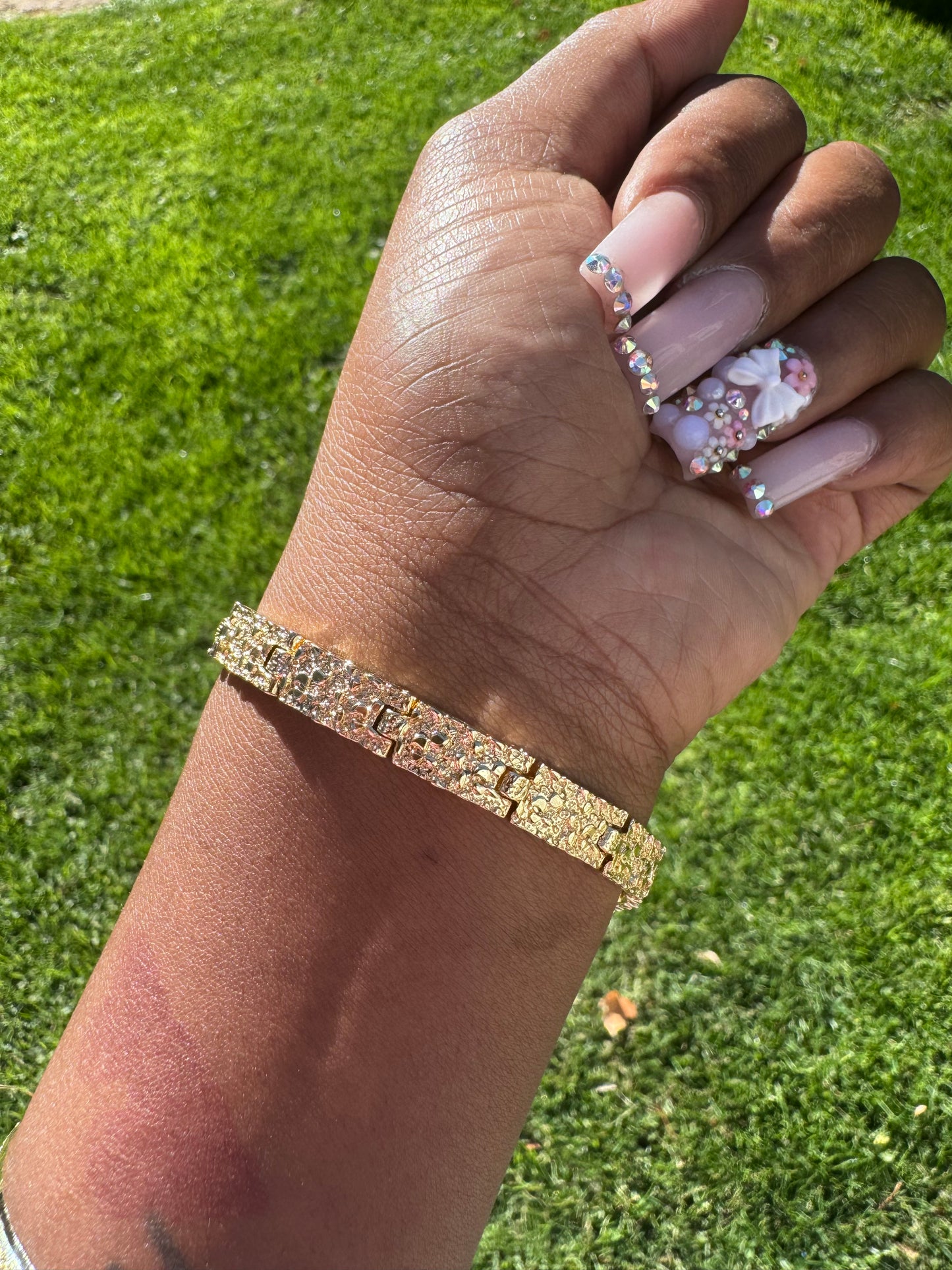 𝓢𝓠𝓤𝓐𝓡𝓔 𝓝𝓤𝓖𝓖𝓔𝓣 𝓑𝓡𝓐𝓒𝓔𝓛𝓔𝓣