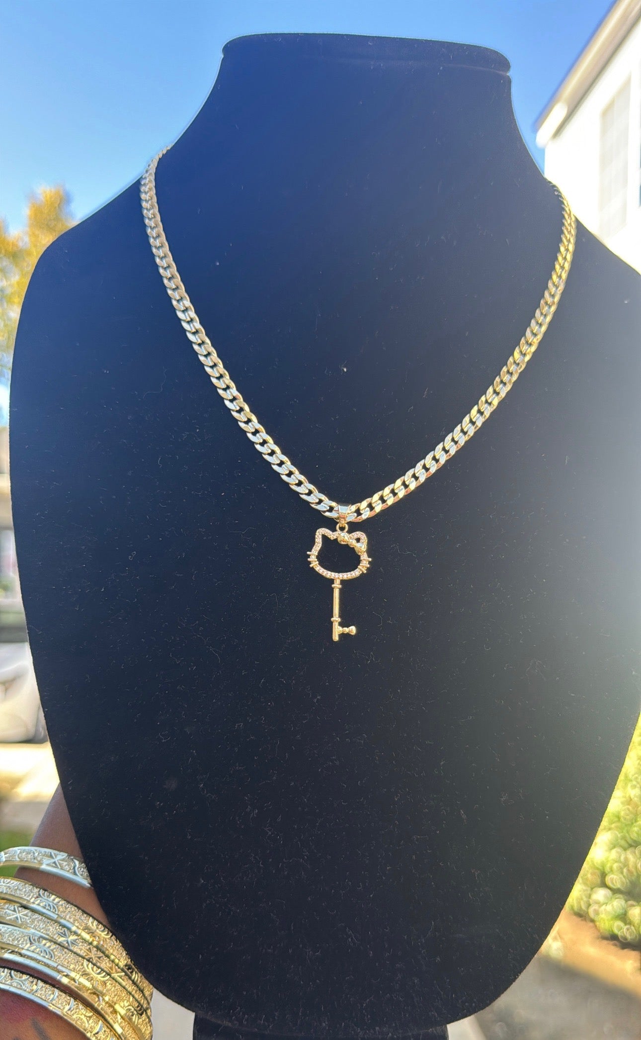 𝓜𝓔𝓓𝓘𝓤𝓜 𝓒𝓤𝓑𝓐𝓝 𝓦 𝓚𝓘𝓣𝓣𝓨 𝓚𝓔𝓨