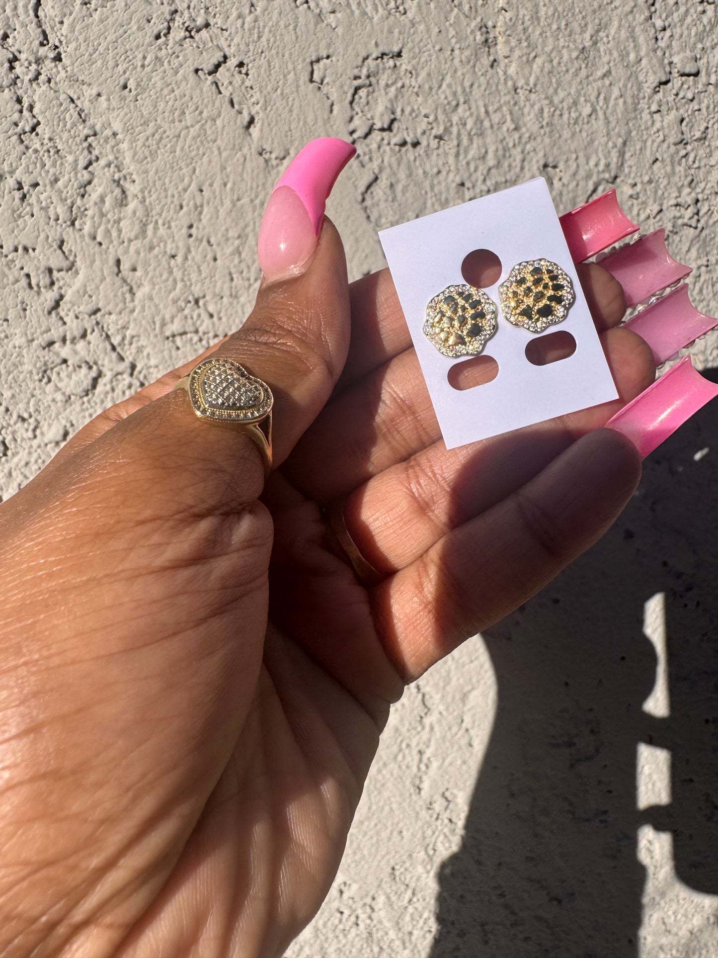 𝓜𝓔𝓝 𝓝𝓤𝓖𝓖𝓔𝓣 𝓔𝓐𝓡𝓡𝓘𝓝𝓖𝓢