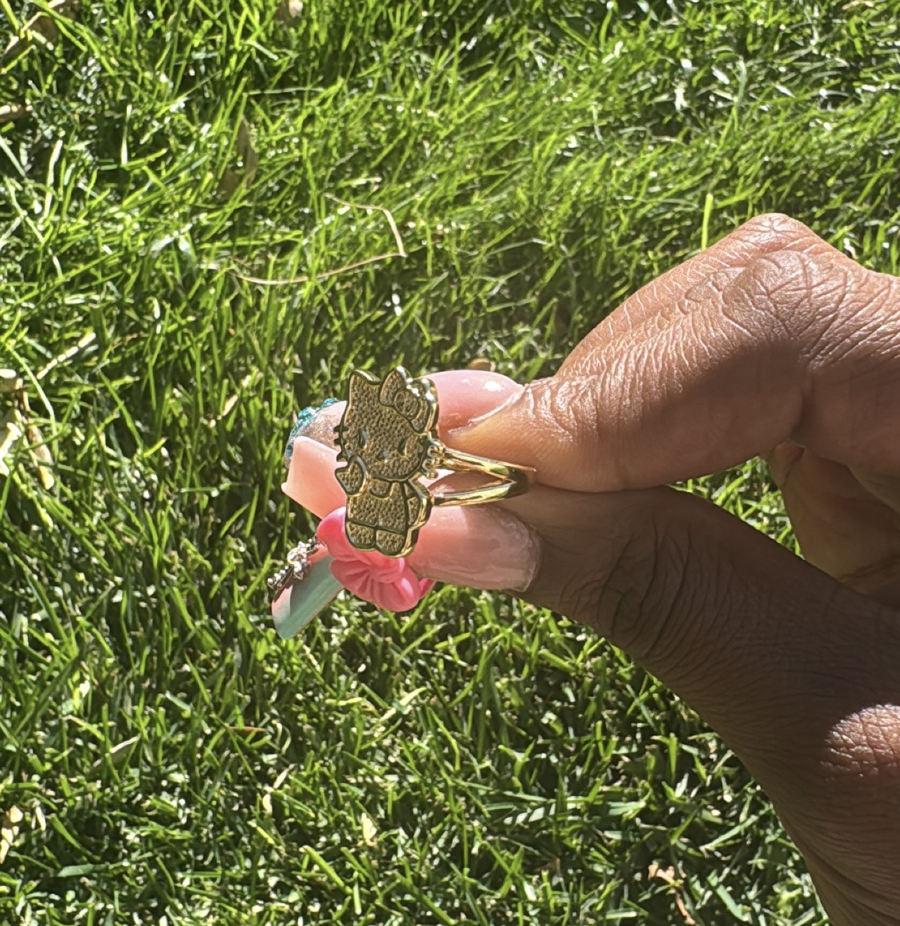 𝓗𝓔𝓛𝓛𝓞 𝓚𝓘𝓣𝓣𝓨 𝓡𝓘𝓝𝓖