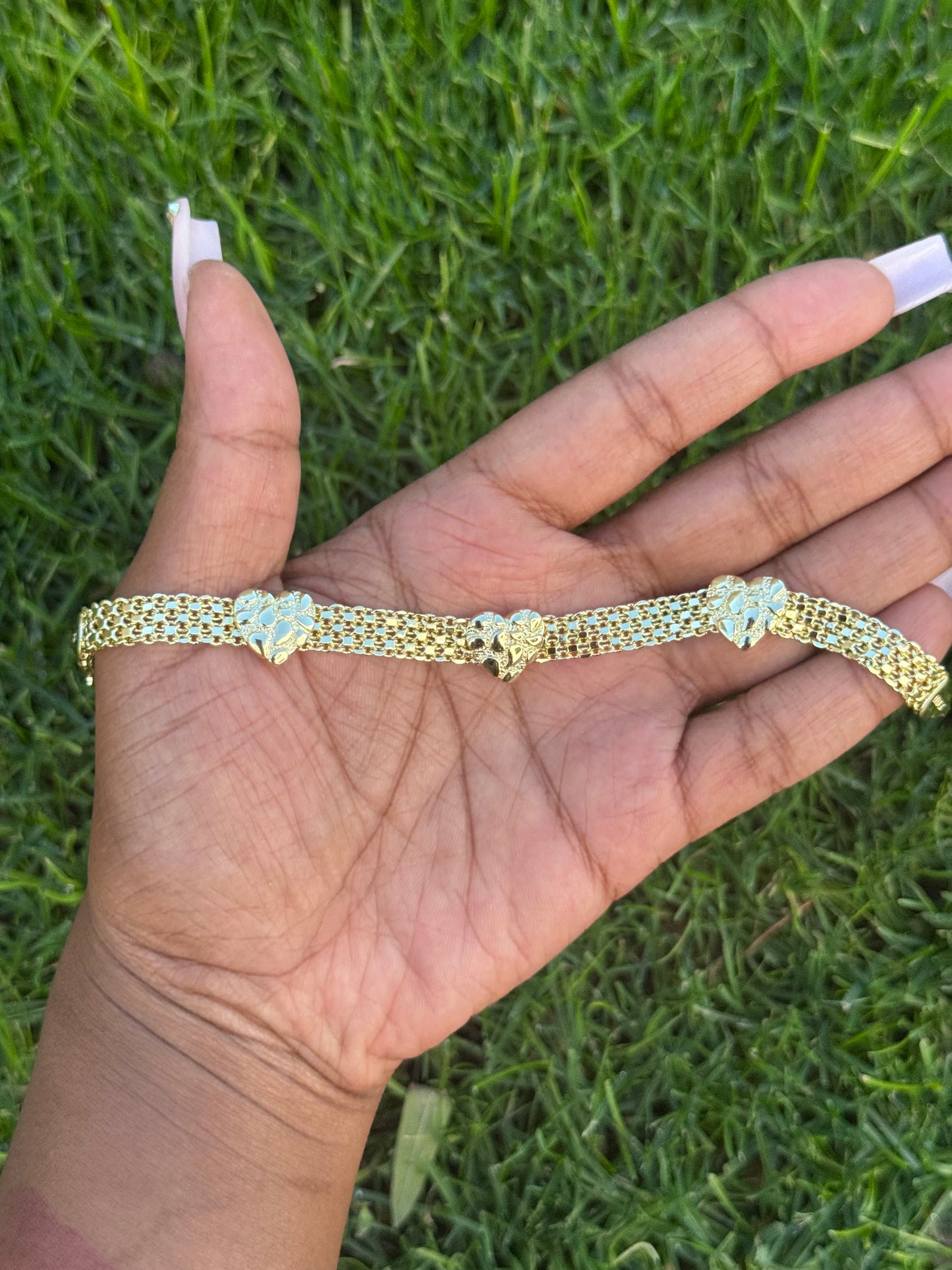 𝓝𝓤𝓖𝓖𝓔𝓣 𝓗𝓔𝓐𝓡𝓣 𝓑𝓡𝓐𝓒𝓔𝓛𝓔𝓣