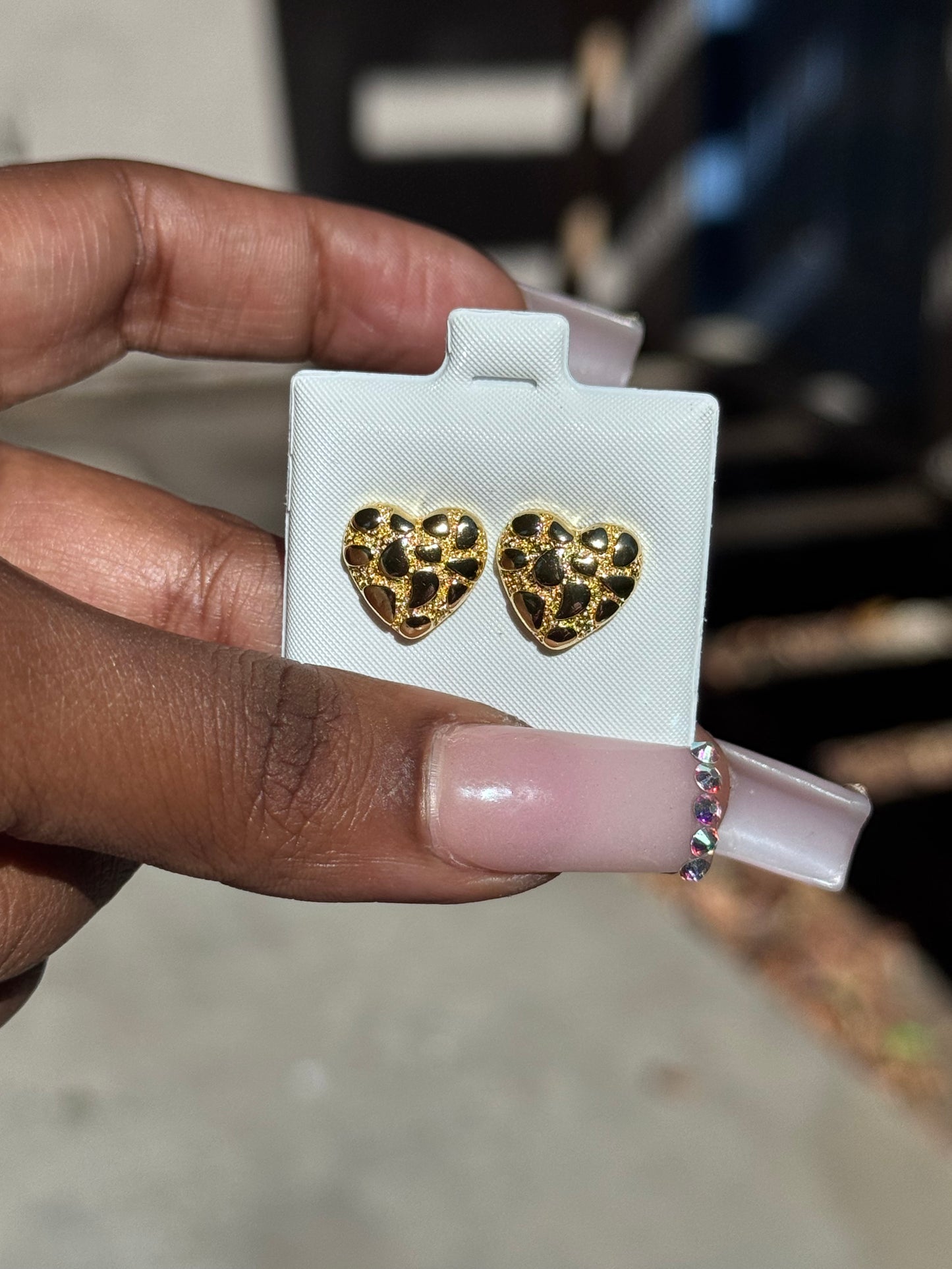 𝓗𝓔𝓐𝓡𝓣 𝓝𝓤𝓖𝓖𝓔𝓣 𝓔𝓐𝓡𝓡𝓘𝓝𝓖𝓢