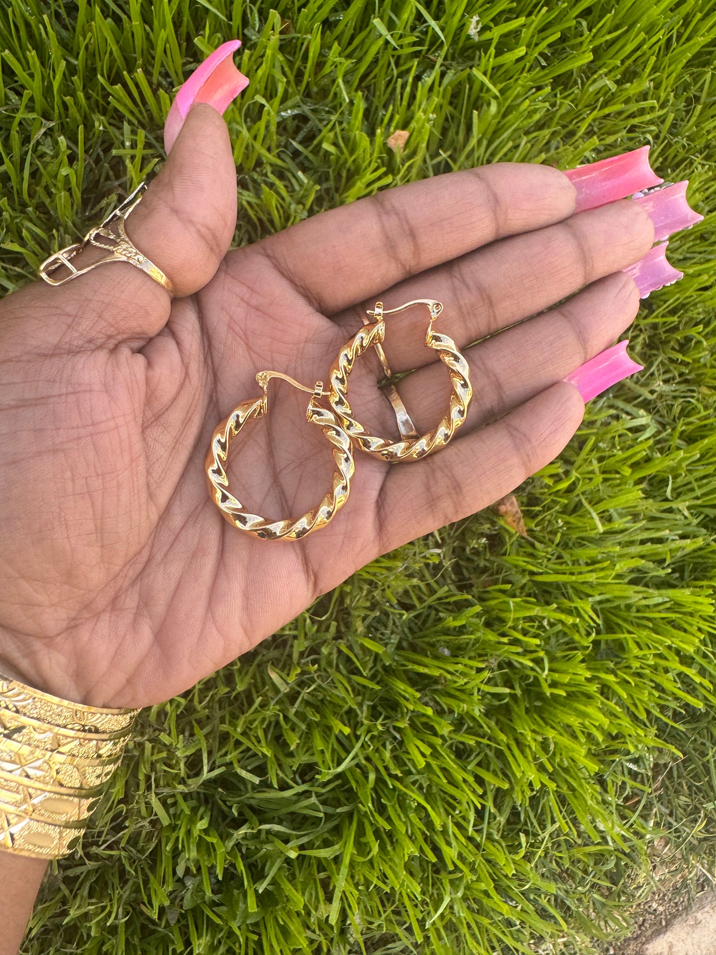 𝓘𝓣 - 𝓖𝓘𝓡𝓛 𝓣𝓦𝓘𝓢𝓣 𝓗𝓞𝓞𝓟𝓢