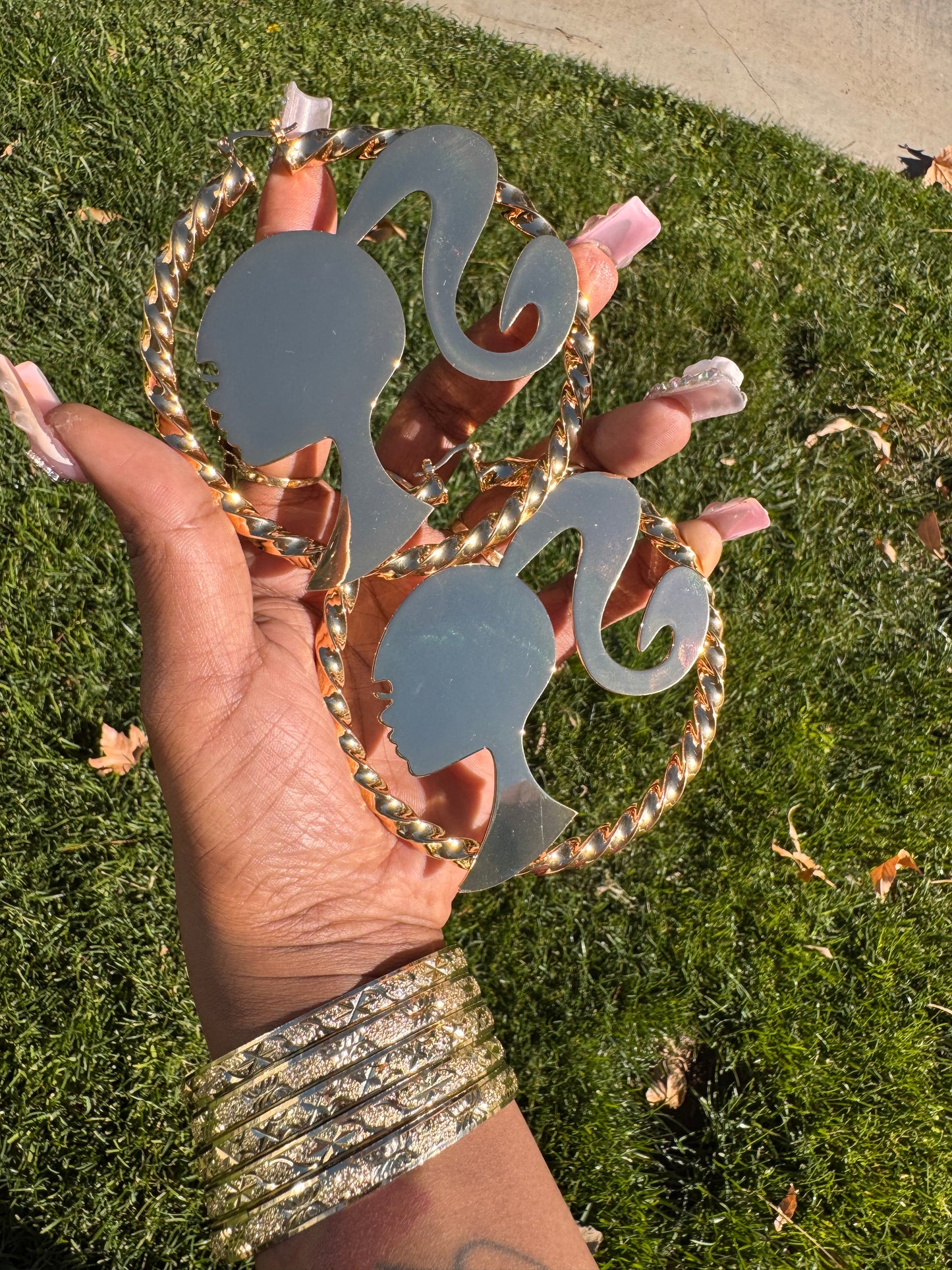 𝓞𝓝 𝓗𝓐𝓝𝓓 𝓒𝓤𝓢𝓣𝓞𝓜 𝓗𝓞𝓞𝓟𝓢