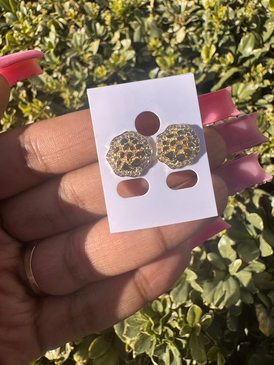 𝓜𝓔𝓝 𝓝𝓤𝓖𝓖𝓔𝓣 𝓔𝓐𝓡𝓡𝓘𝓝𝓖𝓢