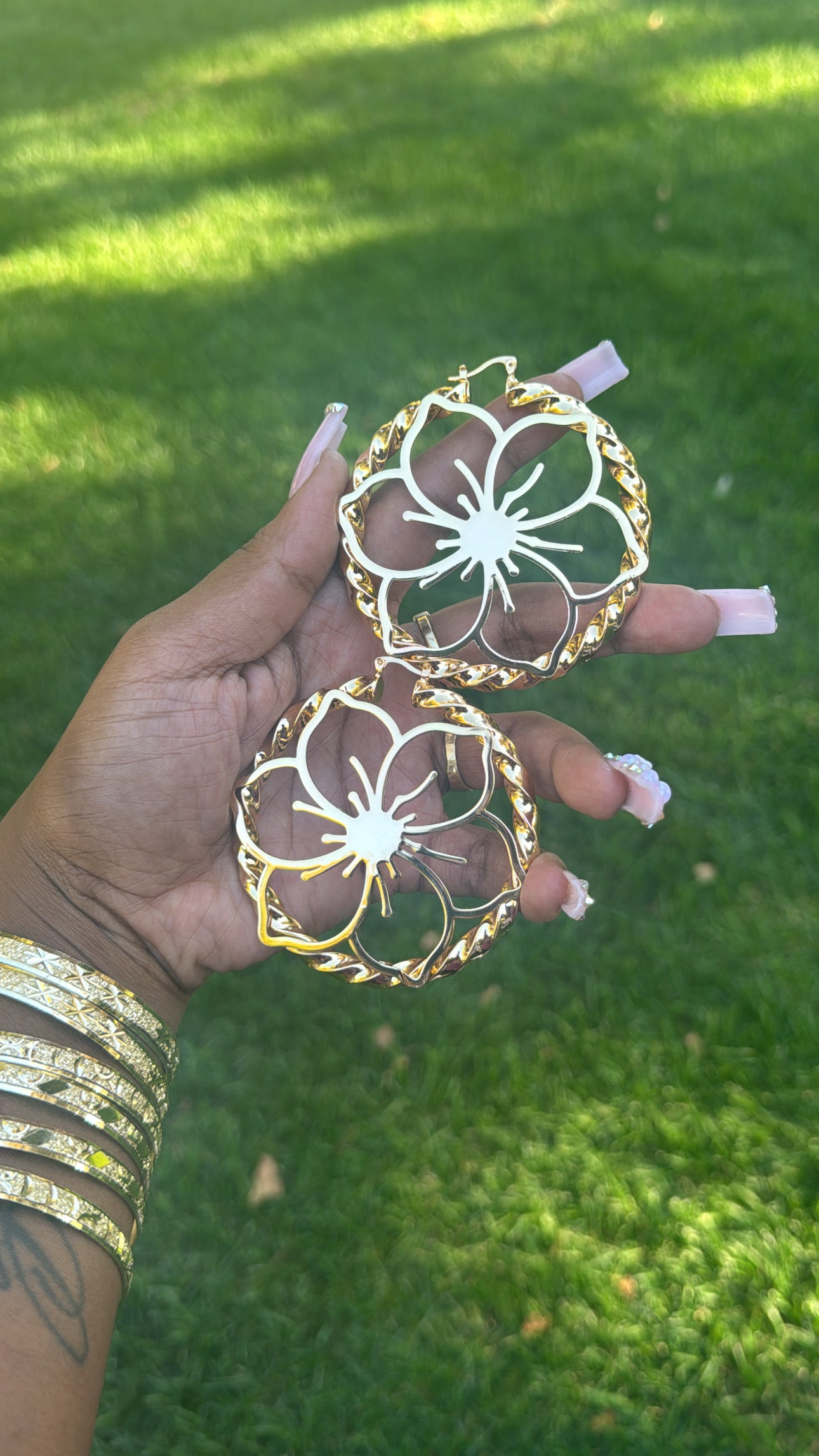 𝓞𝓝 𝓗𝓐𝓝𝓓 𝓒𝓤𝓢𝓣𝓞𝓜 𝓗𝓞𝓞𝓟𝓢