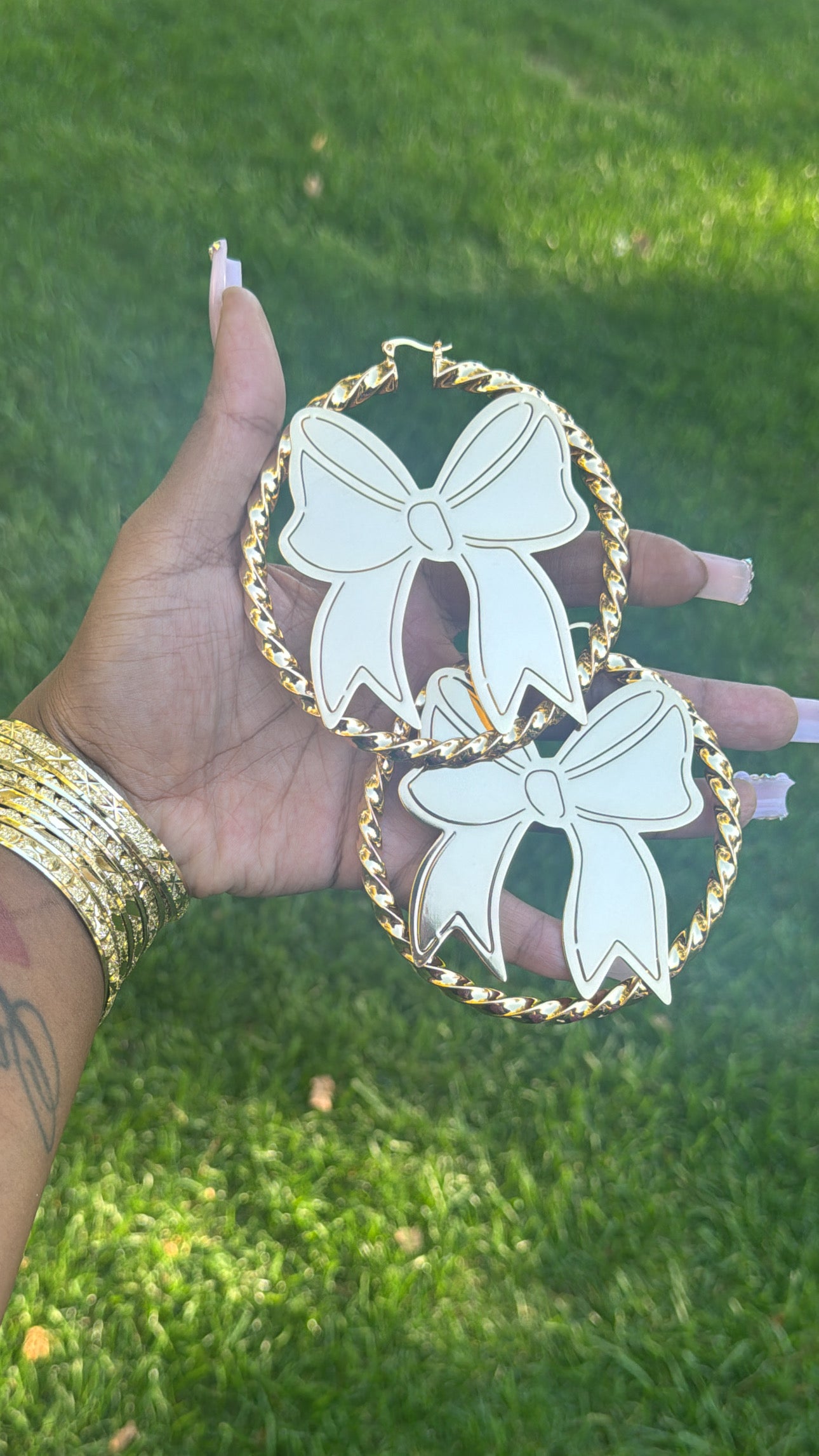 𝓞𝓝 𝓗𝓐𝓝𝓓 𝓒𝓤𝓢𝓣𝓞𝓜 𝓗𝓞𝓞𝓟𝓢