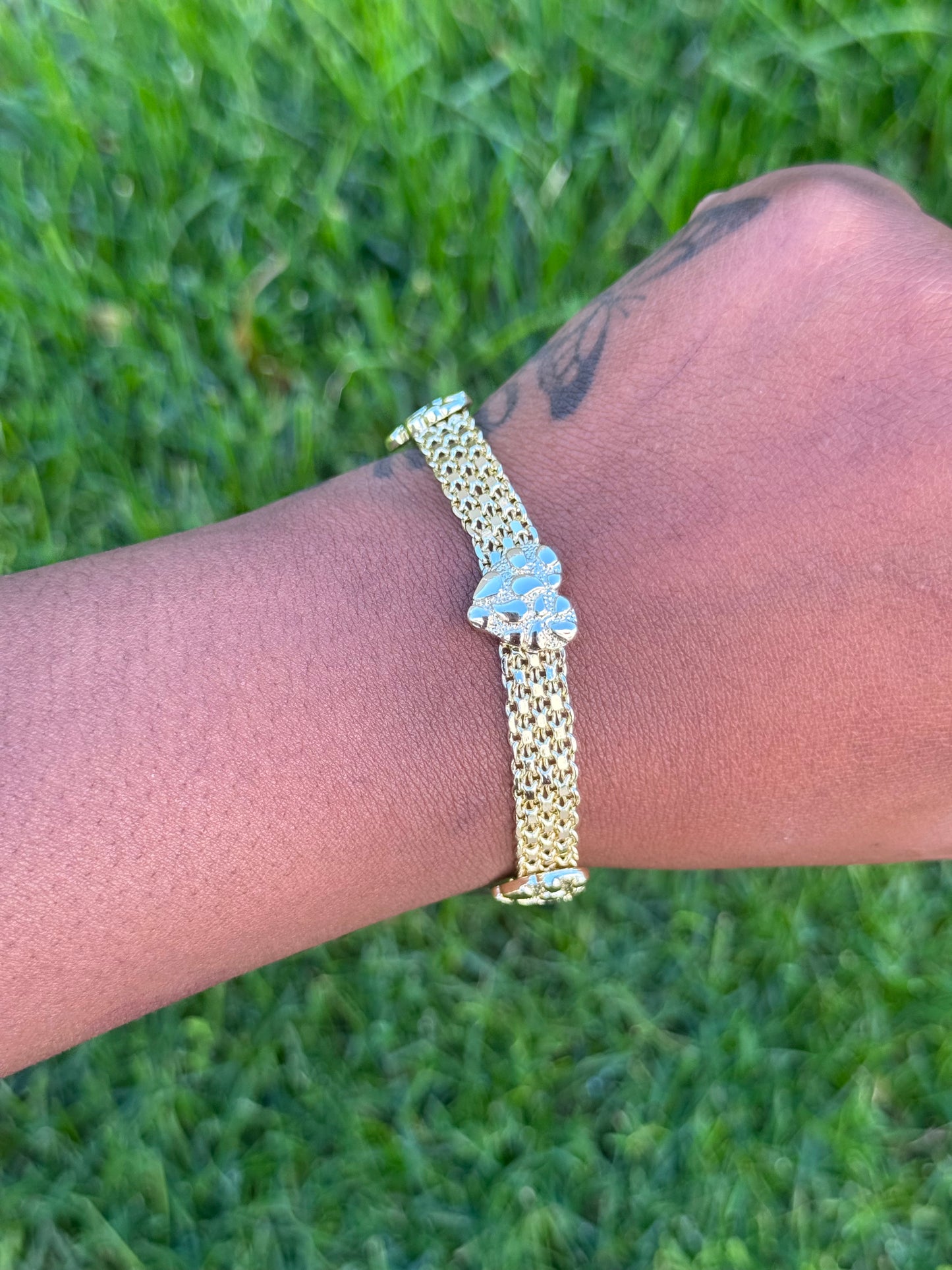 𝓝𝓤𝓖𝓖𝓔𝓣 𝓗𝓔𝓐𝓡𝓣 𝓑𝓡𝓐𝓒𝓔𝓛𝓔𝓣