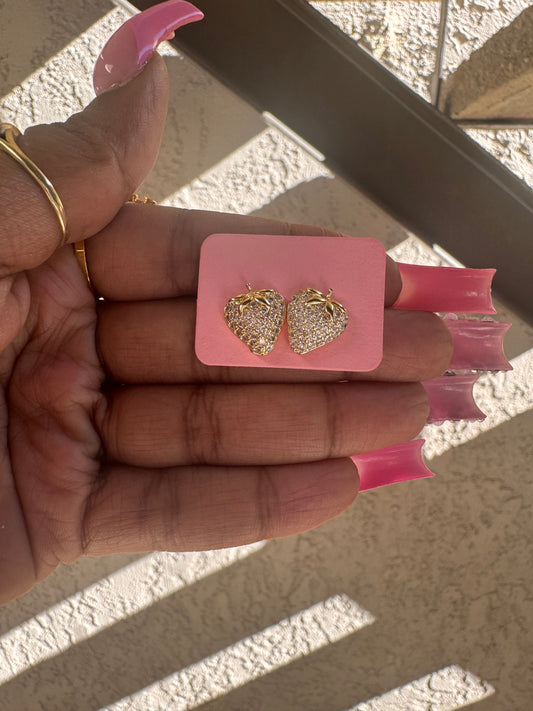 𝓢𝓣𝓡𝓐𝓦𝓑𝓔𝓡𝓡𝓨 𝓔𝓐𝓡𝓡𝓘𝓝𝓖𝓢