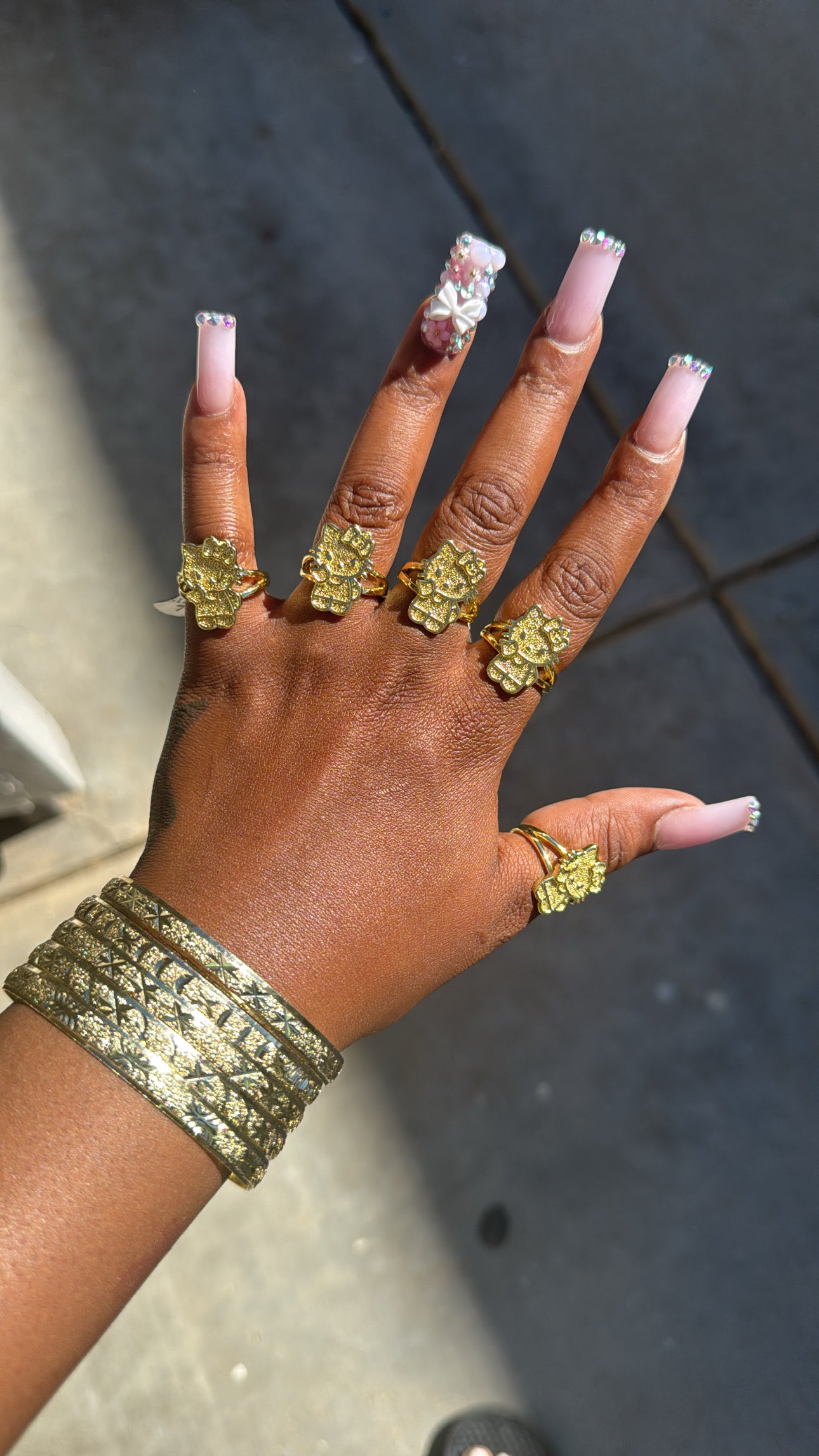 𝓗𝓔𝓛𝓛𝓞 𝓚𝓘𝓣𝓣𝓨 𝓡𝓘𝓝𝓖