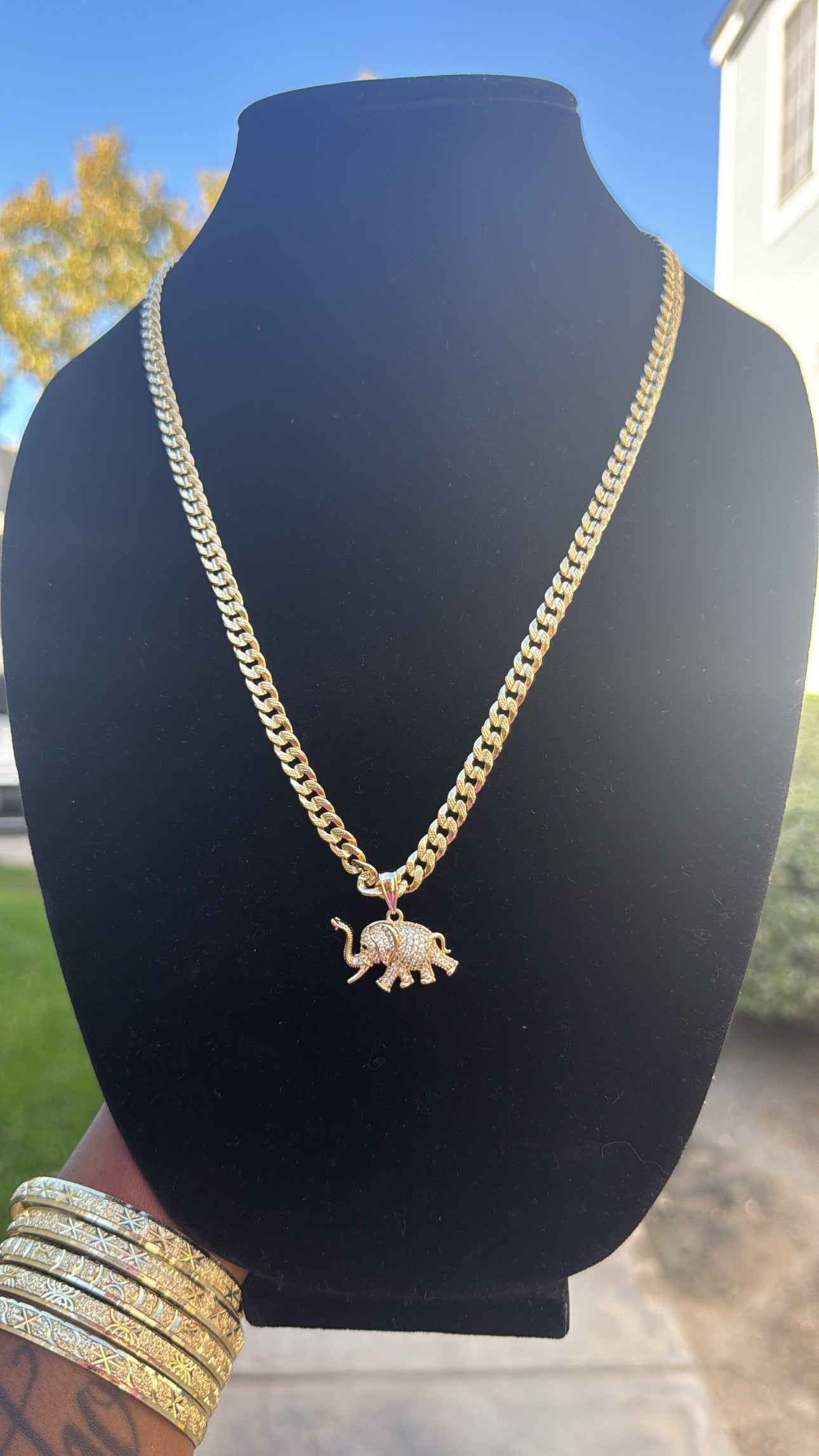 𝓒𝓤𝓑𝓐𝓝 𝓦 𝓔𝓛𝓔𝓟𝓗𝓐𝓝𝓣