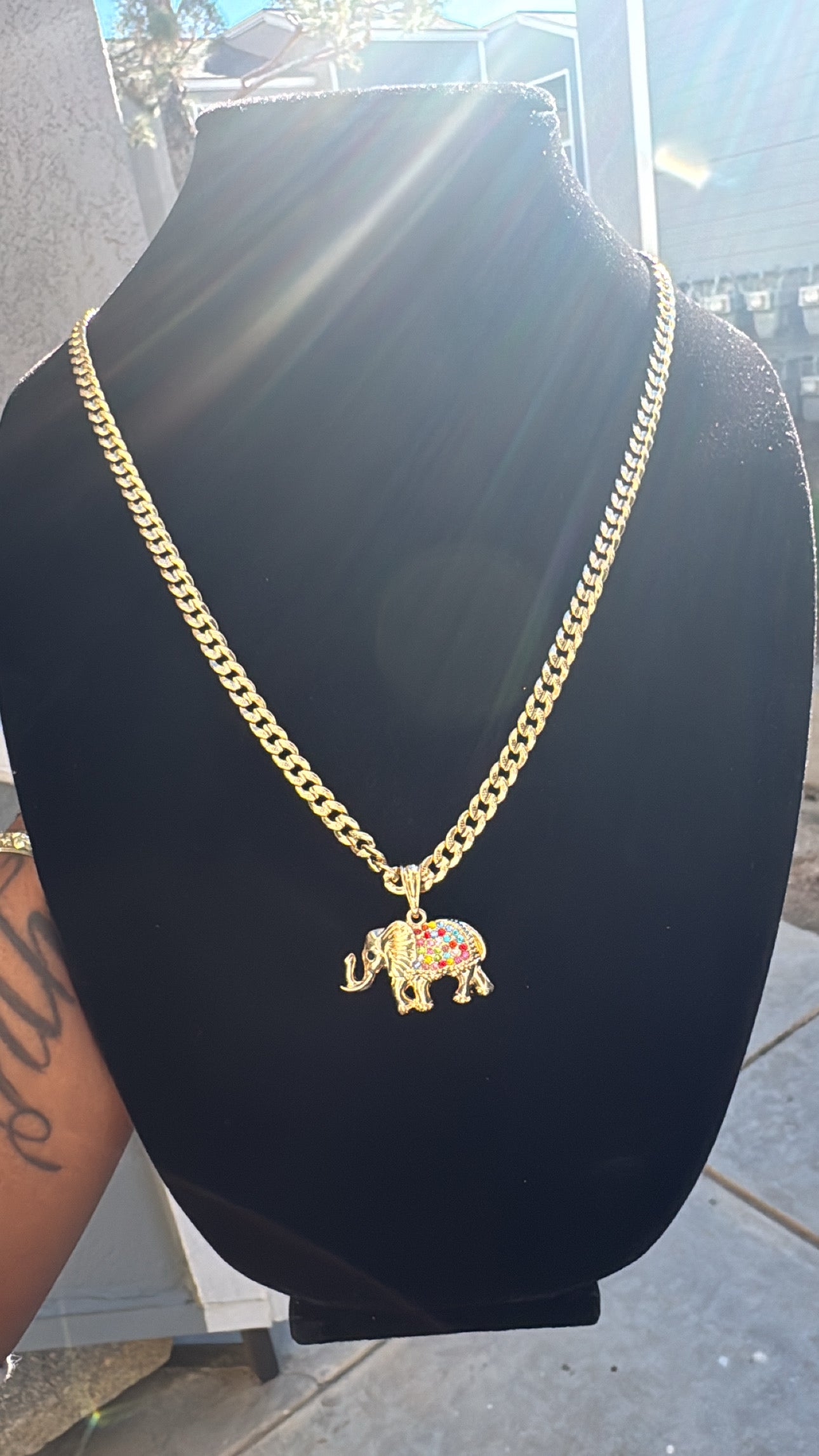 𝓒𝓤𝓑𝓐𝓝 𝓦 𝓔𝓛𝓔𝓟𝓗𝓐𝓝𝓣